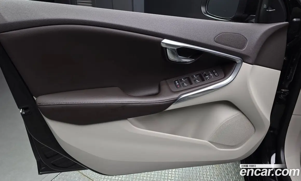 Volvo V40 2016 2.0 автомат (гидро), фото 13