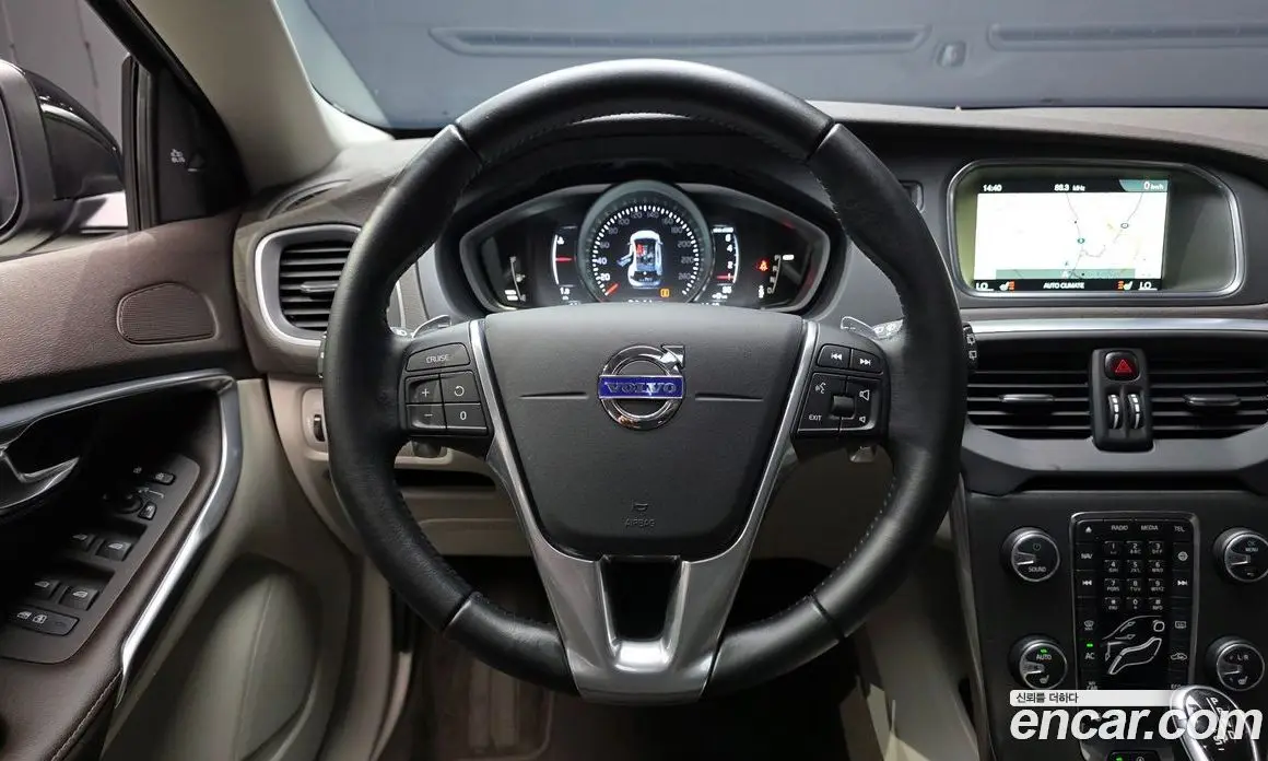 Volvo V40 2016 2.0 автомат (гидро), фото 18