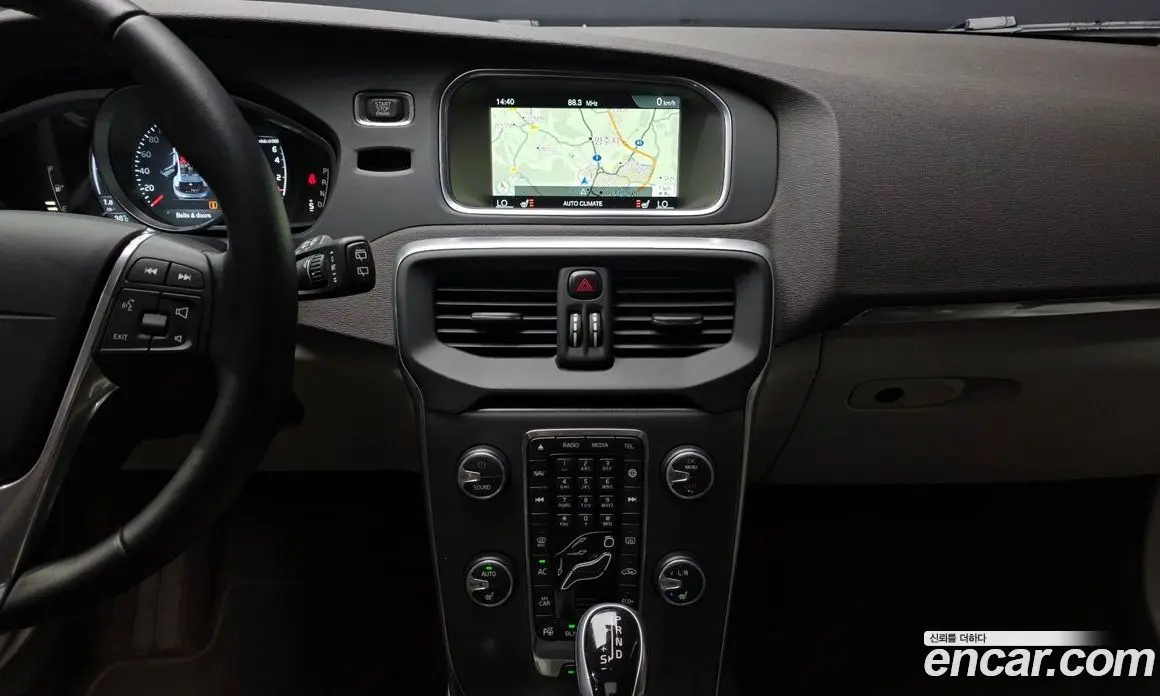Volvo V40 2016 2.0 автомат (гидро), фото 19