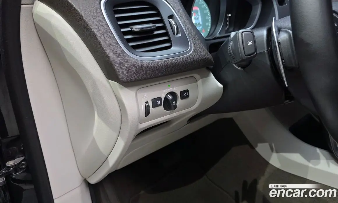 Volvo V40 2016 2.0 автомат (гидро), фото 26