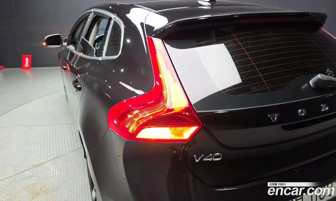 Volvo V40 2016 2.0 автомат (гидро), фото 8