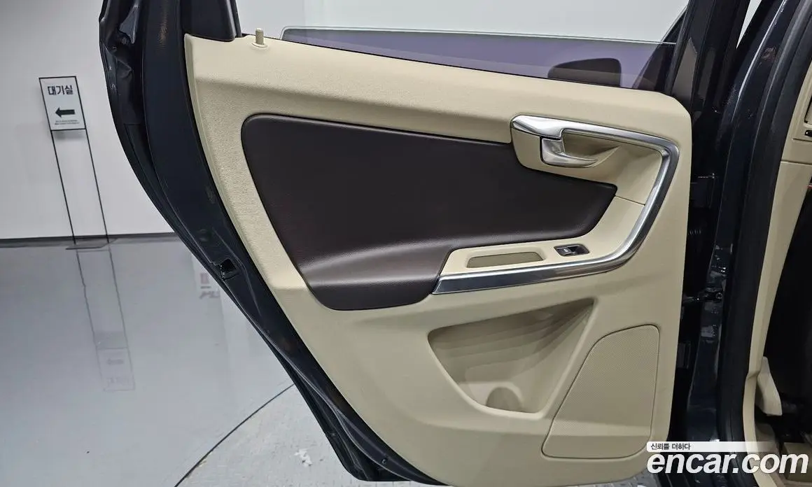 Volvo XC60 2012 2.4 автомат (гидро), фото 14 Volvo XC60 2012 2.4 автомат (гидро), фото 14