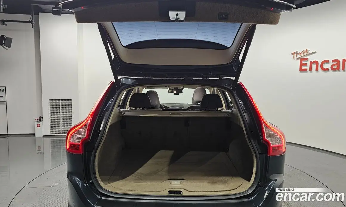 Volvo XC60 2012 2.4 автомат (гидро), фото 34 Volvo XC60 2012 2.4 автомат (гидро), фото 34