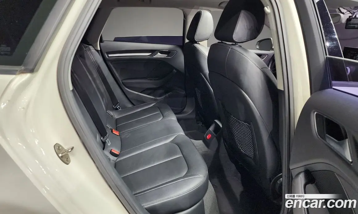 Audi A3 2015 1.6 автомат (гидро), фото 12