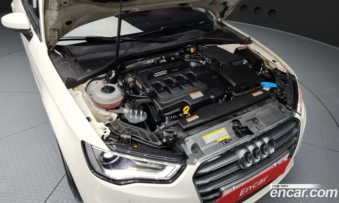 Audi A3 2015 1.6 автомат (гидро), фото 6