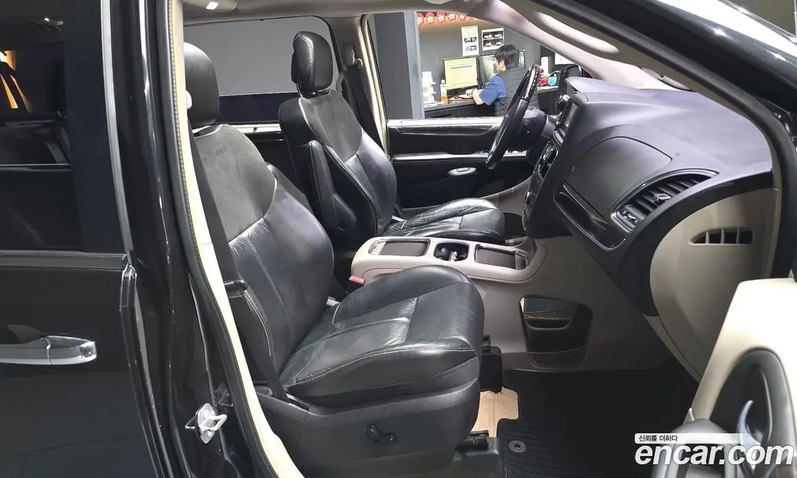 Chrysler Grand Voyager 2016 3.6 автомат (гидро), фото 11 Chrysler Grand Voyager 2016 3.6 автомат (гидро), фото 11