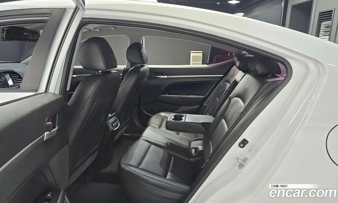 Hyundai Avante 2020 1.6 автомат (гидро), фото 17