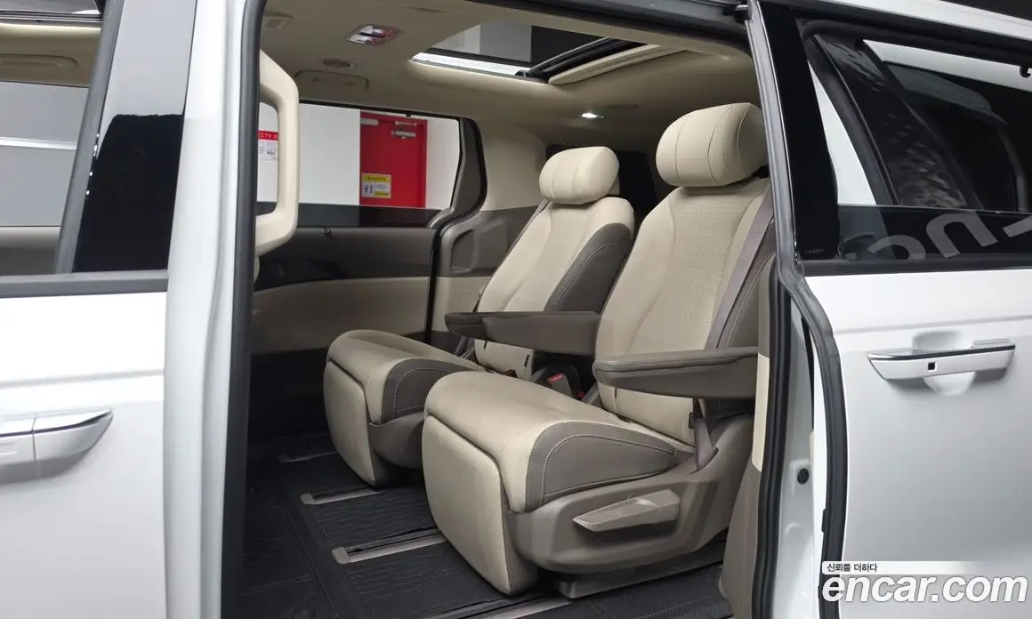 Kia Carnival 2025 1.6 автомат (гидро), фото 17