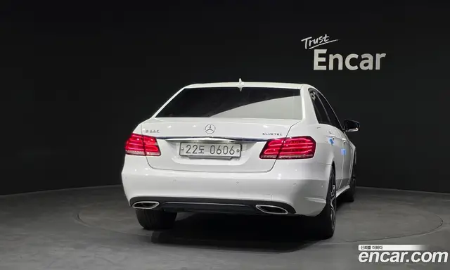 Mercedes-Benz E-Class 2016 2.1 автомат (гидро), миниатюра 4 Mercedes-Benz E-Class 2016 2.1 автомат (гидро), миниатюра 4