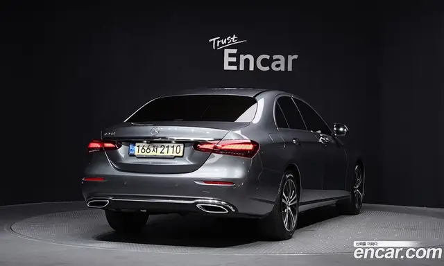 Mercedes-Benz E-Class 2021 2.0 автомат (гидро), миниатюра 2