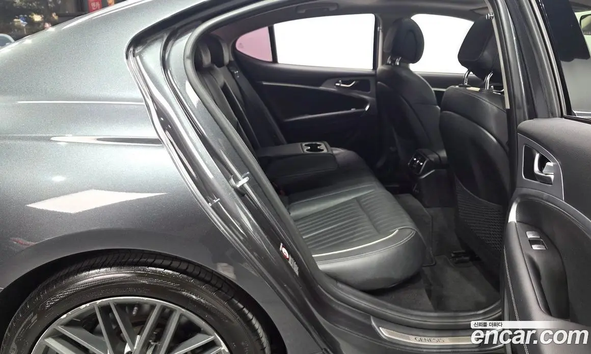 Genesis G70 2017 2.0 автомат (гидро), фото 17 Genesis G70 2017 2.0 автомат (гидро), фото 17