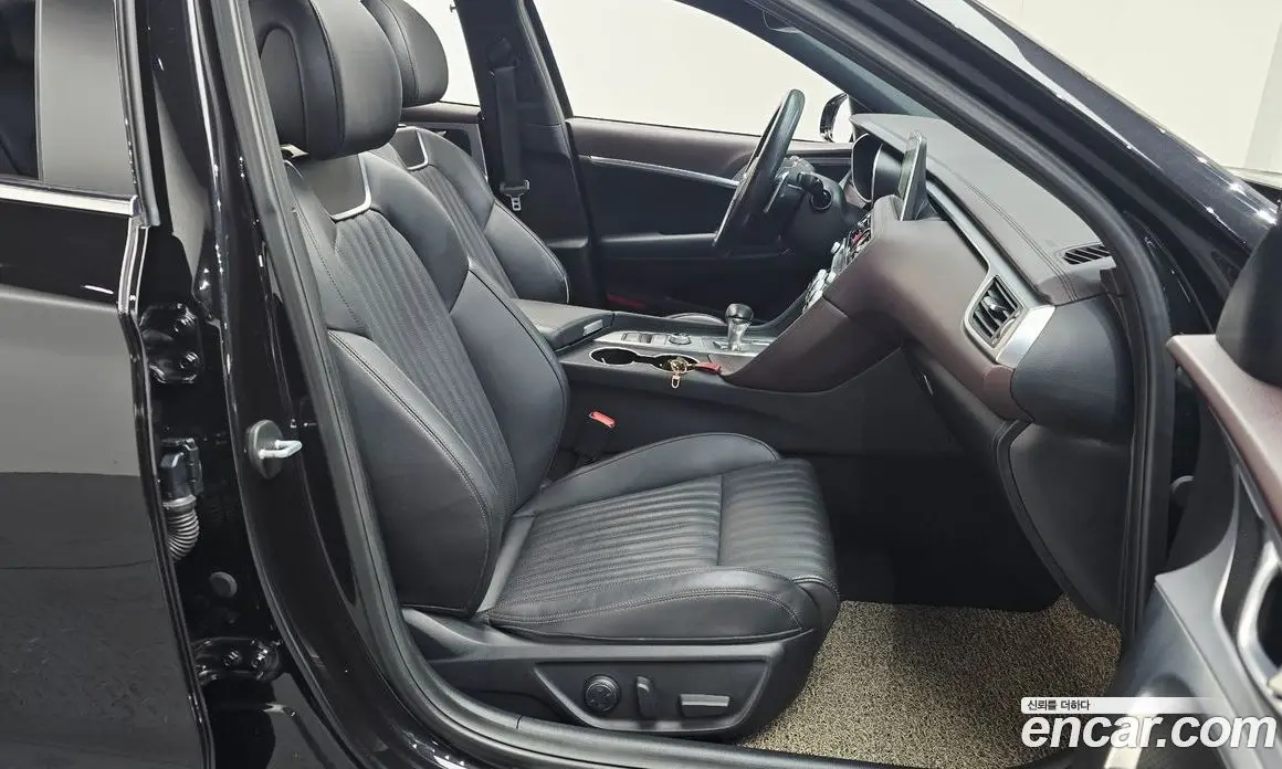 Genesis G70 2018 2.0 автомат (гидро), фото 16 Genesis G70 2018 2.0 автомат (гидро), фото 16