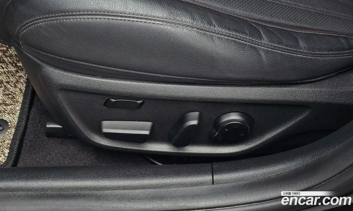 Genesis G70 2018 2.0 автомат (гидро), фото 31 Genesis G70 2018 2.0 автомат (гидро), фото 31