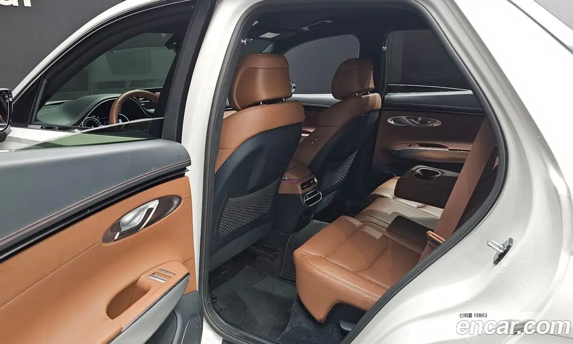 Genesis GV70 2022 2.5 автомат (гидро), фото 18 Genesis GV70 2022 2.5 автомат (гидро), фото 18
