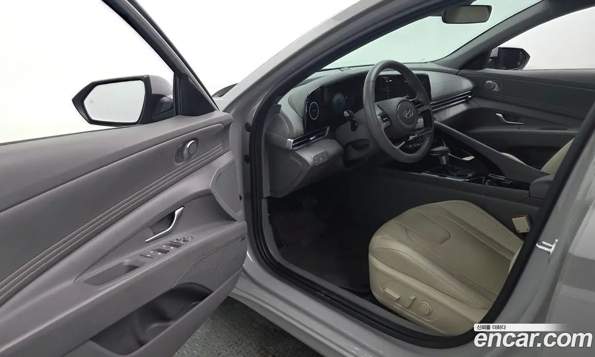 Hyundai Avante 2023 1.6 автомат (гидро), фото 11