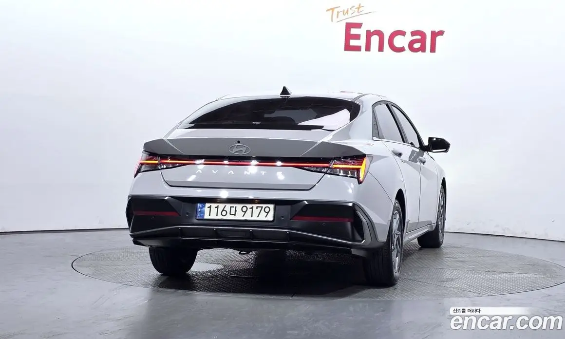 Hyundai Avante 2023 1.6 автомат (гидро), фото 4