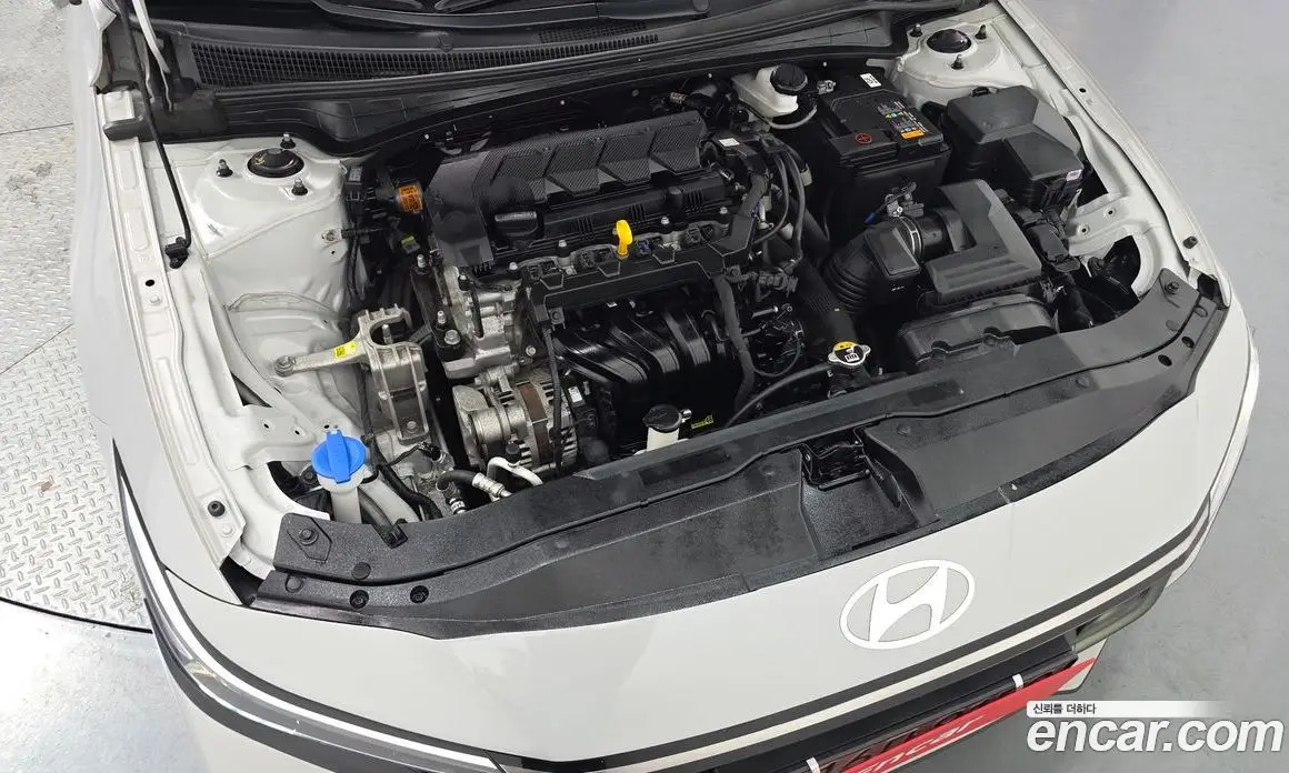 Hyundai Avante 2023 1.6 автомат (гидро), фото 6