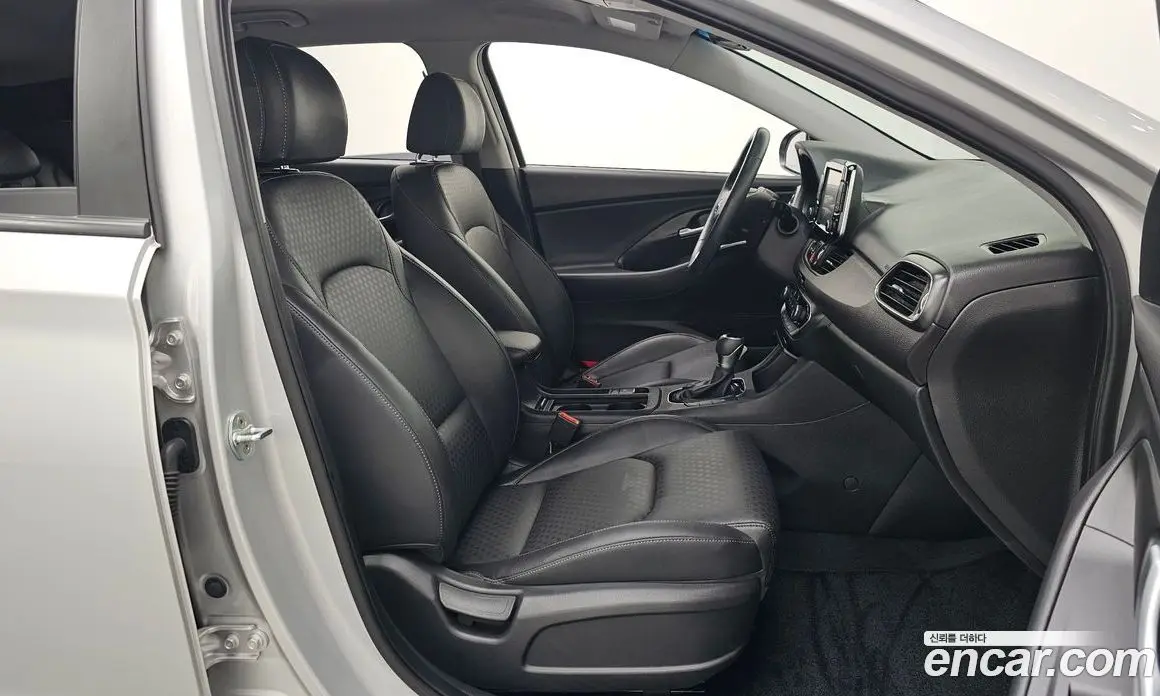Hyundai i30 2016 1.4 автомат (гидро), фото 16 Hyundai i30 2016 1.4 автомат (гидро), фото 16