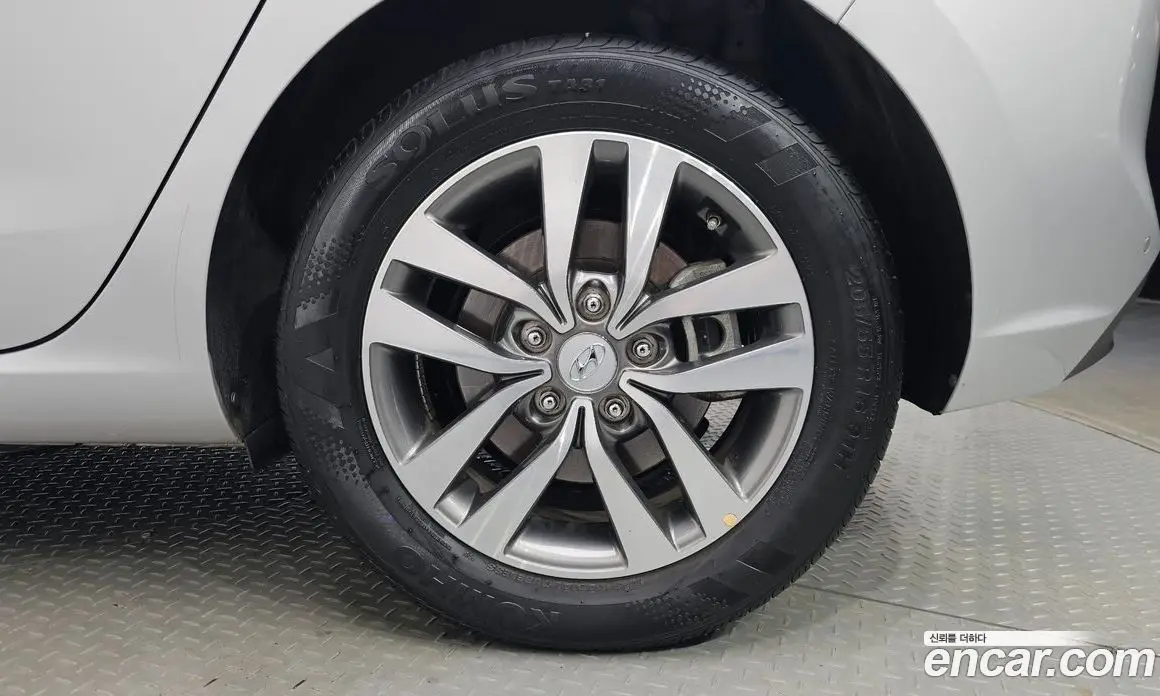 Hyundai i30 2016 1.4 автомат (гидро), фото 6 Hyundai i30 2016 1.4 автомат (гидро), фото 6