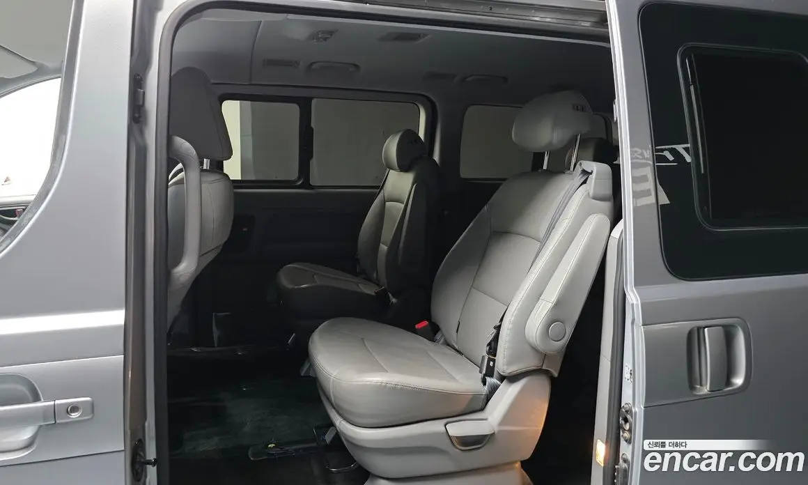 Hyundai Starex 2019 2.5 автомат (гидро), фото 16 Hyundai Starex 2019 2.5 автомат (гидро), фото 16