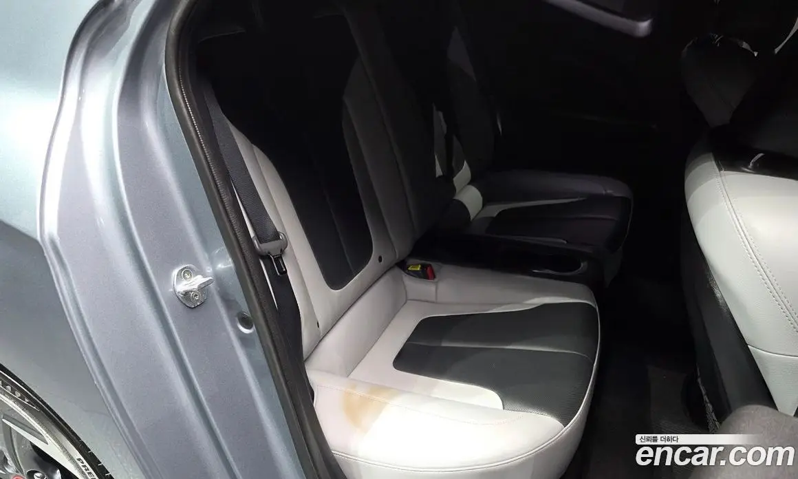 Hyundai Veloster 2018 1.6 автомат (гидро), фото 17 Hyundai Veloster 2018 1.6 автомат (гидро), фото 17