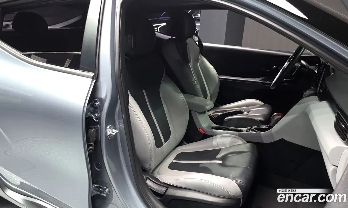 Hyundai Veloster 2018 1.6 автомат (гидро), фото 18 Hyundai Veloster 2018 1.6 автомат (гидро), фото 18