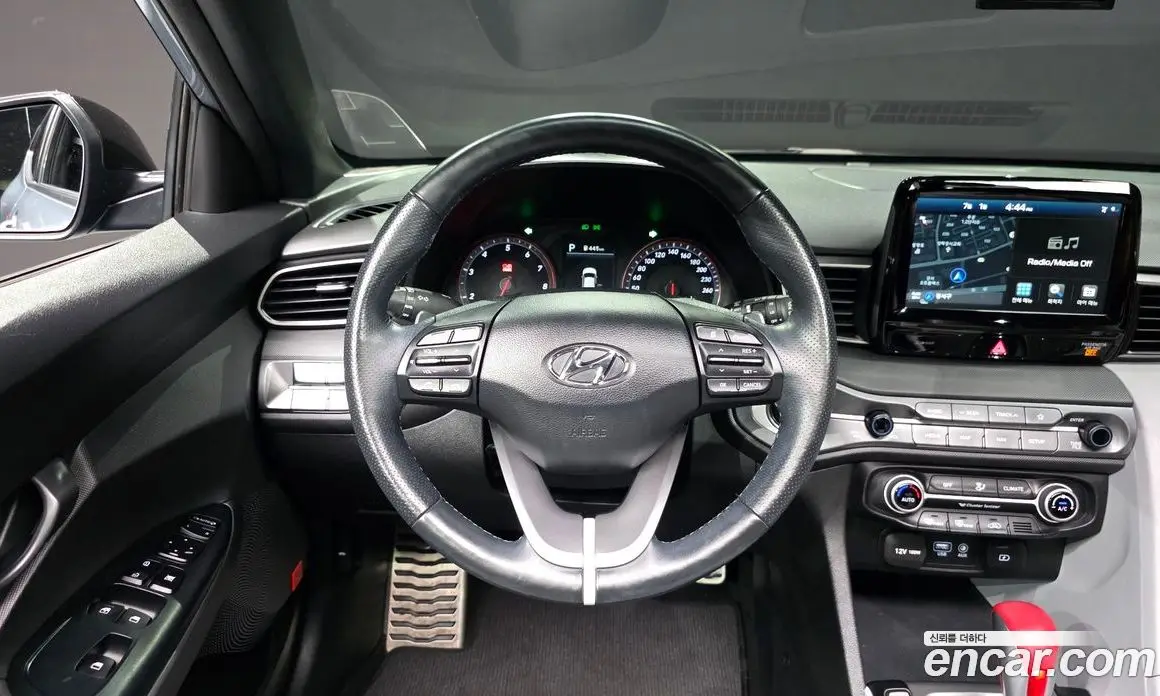 Hyundai Veloster 2018 1.6 автомат (гидро), фото 19 Hyundai Veloster 2018 1.6 автомат (гидро), фото 19