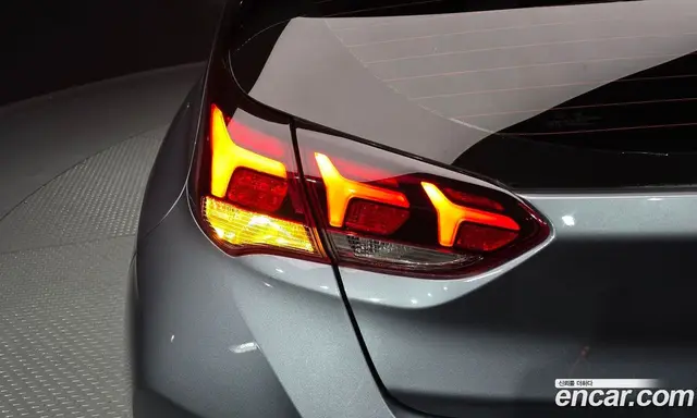 Hyundai Veloster 2018 1.6 автомат (гидро), миниатюра 9 Hyundai Veloster 2018 1.6 автомат (гидро), миниатюра 9