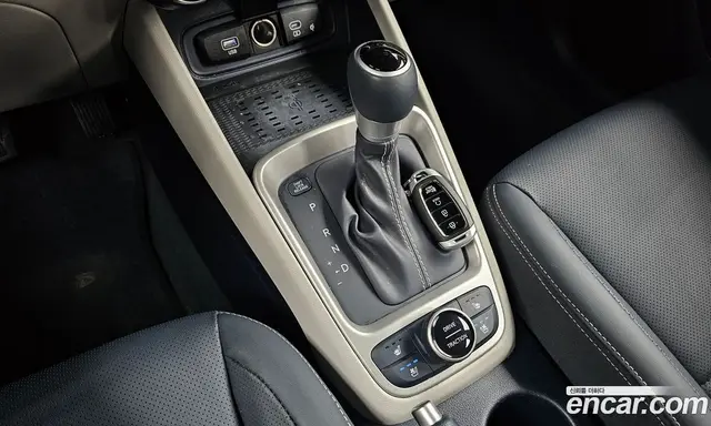 Hyundai Venue 2022 1.6 автомат (гидро), миниатюра 12