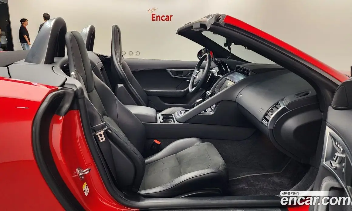 Jaguar F-Type 2020 2.0 автомат (гидро), фото 16 Jaguar F-Type 2020 2.0 автомат (гидро), фото 16