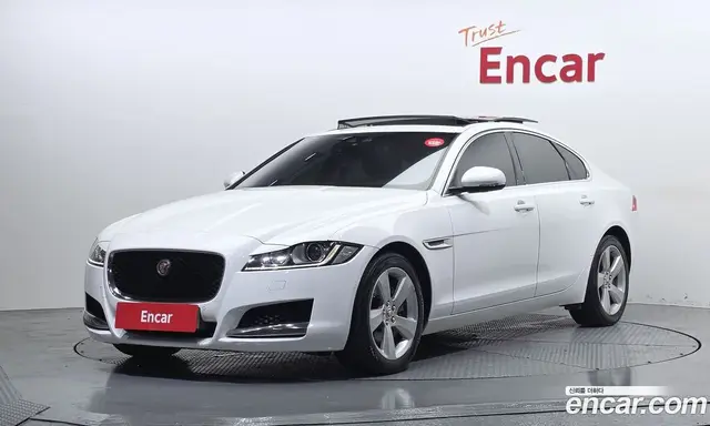 Jaguar XF 2018 2.0 автомат (гидро), миниатюра 1 Jaguar XF 2018 2.0 автомат (гидро), миниатюра 1