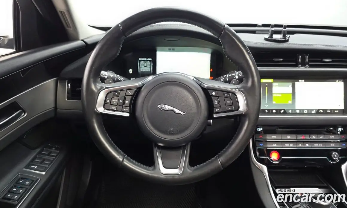 Jaguar XF 2018 2.0 автомат (гидро), фото 13 Jaguar XF 2018 2.0 автомат (гидро), фото 13