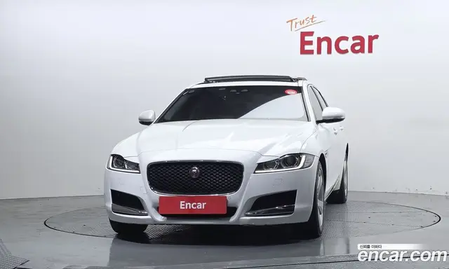 Jaguar XF 2018 2.0 автомат (гидро), миниатюра 3 Jaguar XF 2018 2.0 автомат (гидро), миниатюра 3