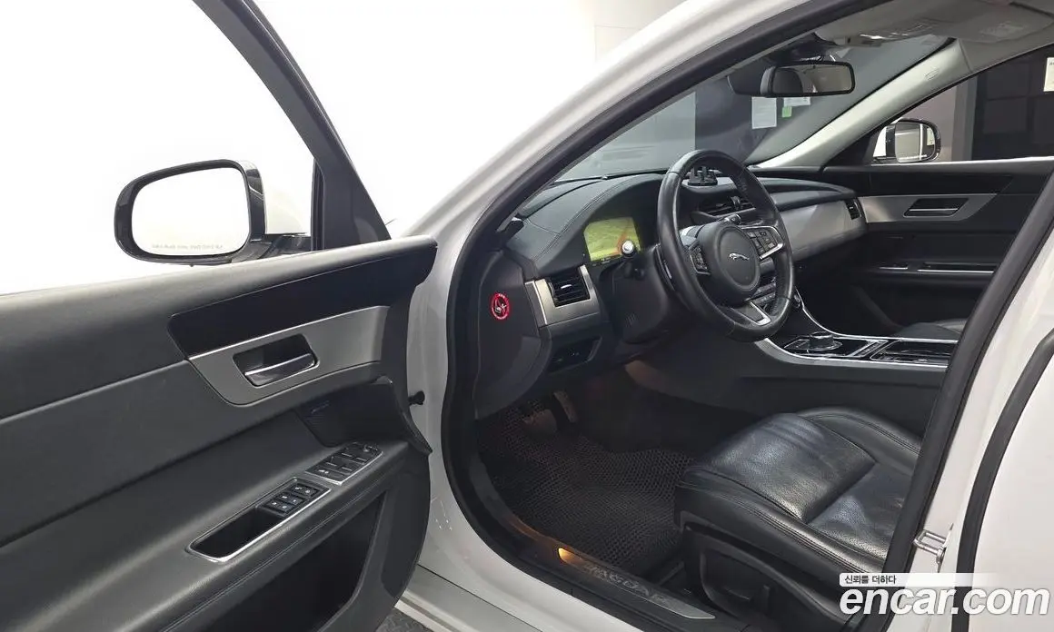 Jaguar XF 2018 2.0 автомат (гидро), фото 10 Jaguar XF 2018 2.0 автомат (гидро), фото 10