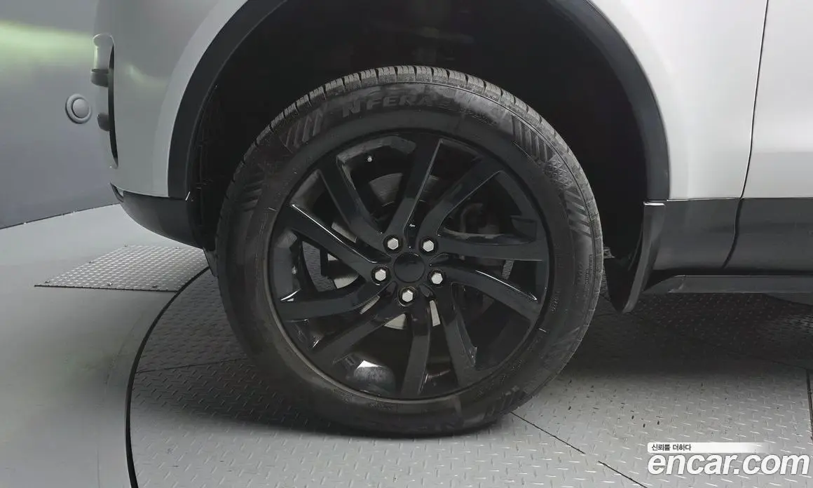 Land Rover Discovery 2017 2.0 автомат (гидро), фото 5 Land Rover Discovery 2017 2.0 автомат (гидро), фото 5
