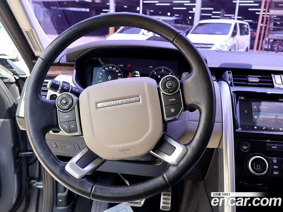 Land Rover Discovery 2018 3.0 автомат (гидро), фото 15