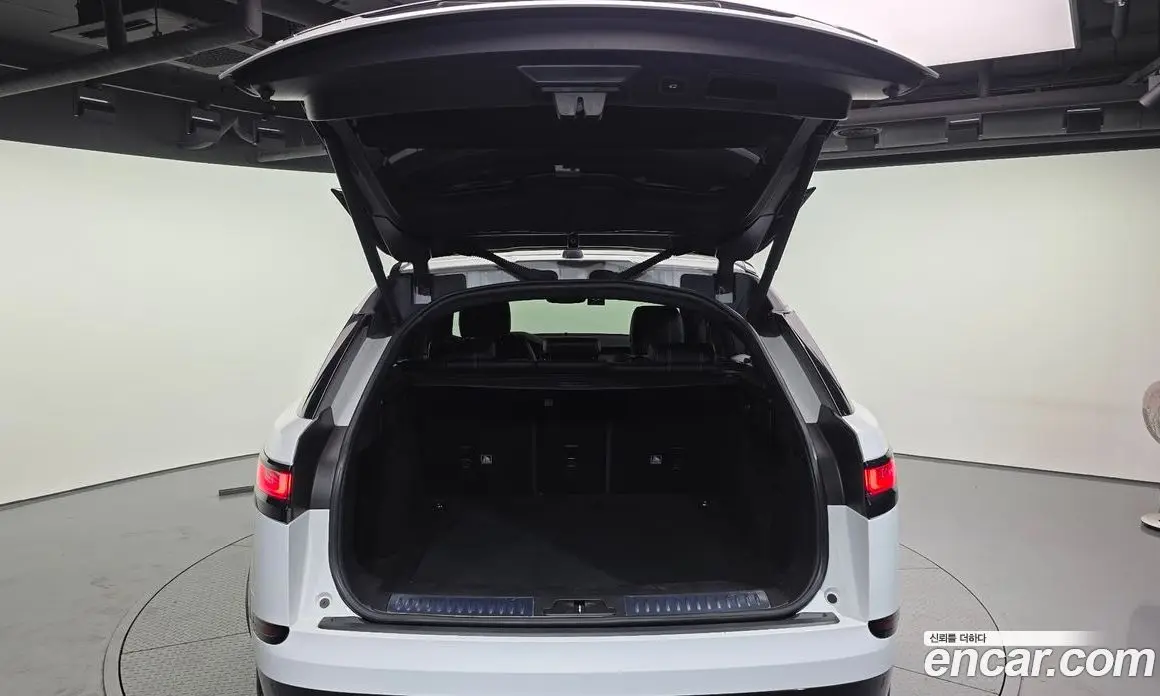 Land Rover Range Rover Velar 2019 2.0 автомат (гидро), фото 20 Land Rover Range Rover Velar 2019 2.0 автомат (гидро), фото 20