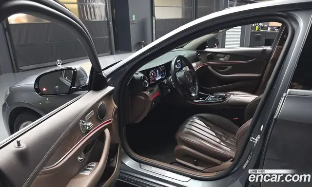 Mercedes-Benz E-Class 2016 2.0 автомат (гидро), миниатюра 10