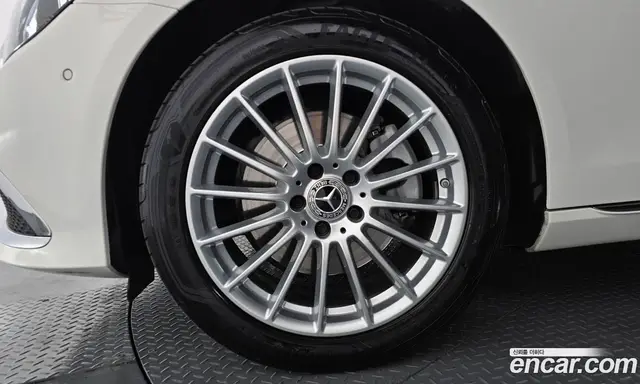 Mercedes-Benz E-Class 2021 2.0 автомат (гидро), миниатюра 4 Mercedes-Benz E-Class 2021 2.0 автомат (гидро), миниатюра 4