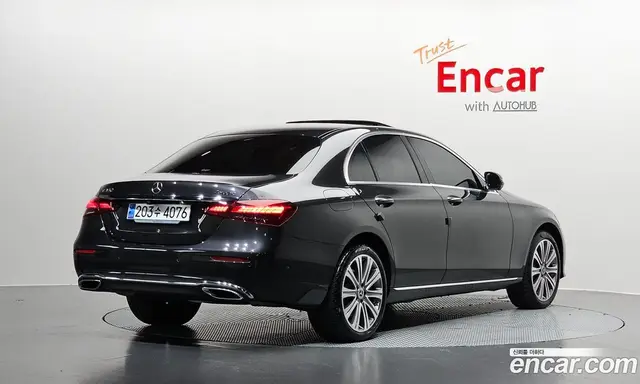 Mercedes-Benz E-Class 2023 2.0 автомат (гидро), миниатюра 1