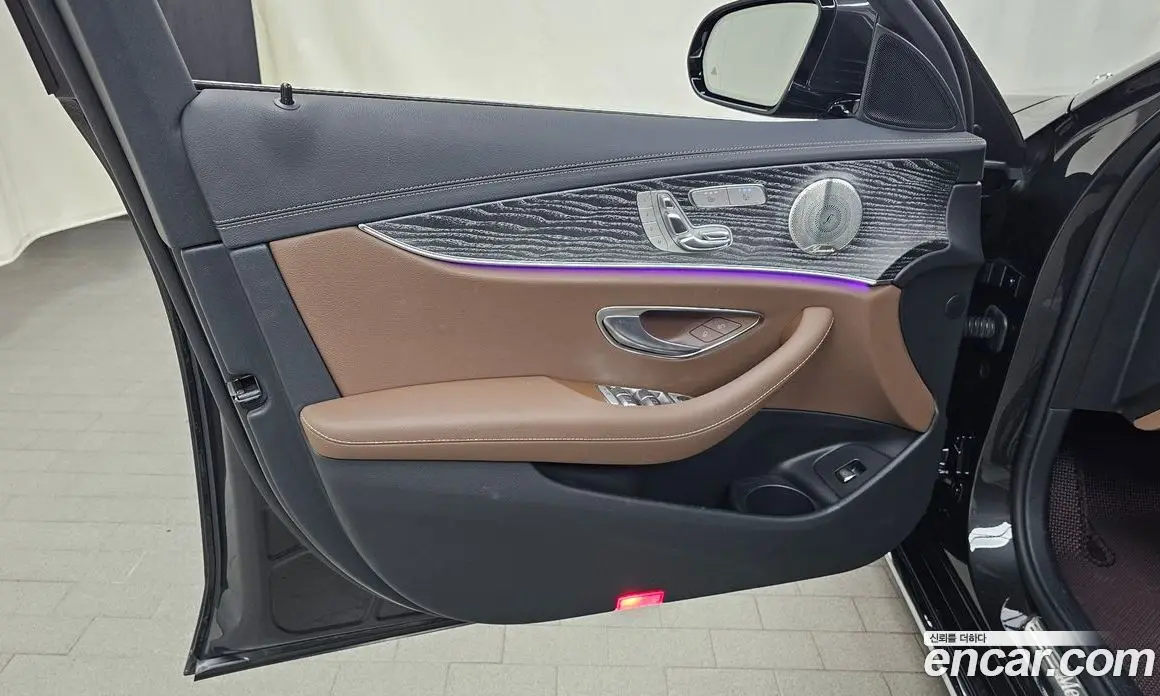 Mercedes-Benz E-Class 2023 2.0 автомат (гидро), фото 13