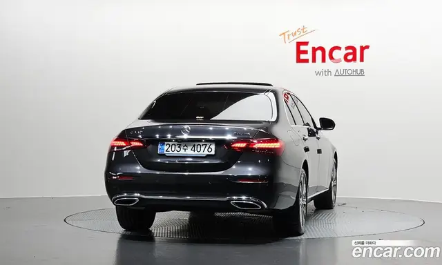 Mercedes-Benz E-Class 2023 2.0 автомат (гидро), миниатюра 3