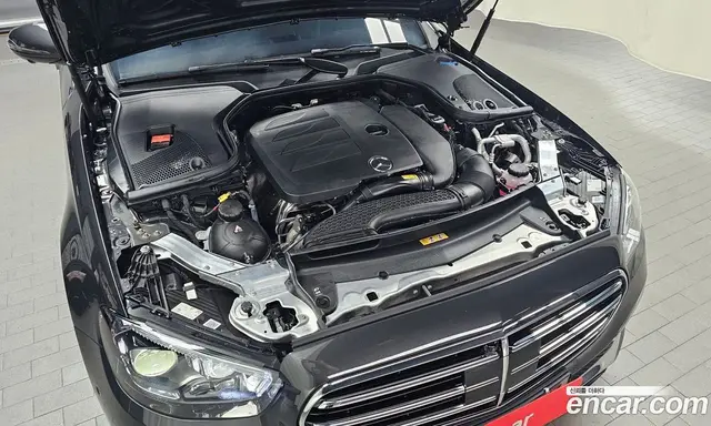 Mercedes-Benz E-Class 2023 2.0 автомат (гидро), миниатюра 5