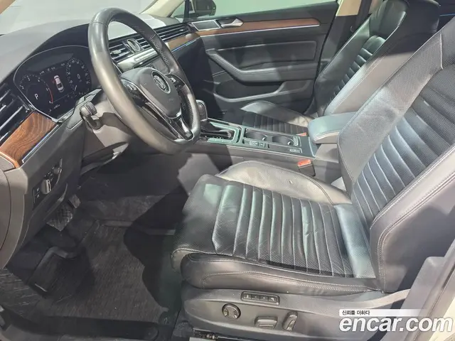 Volkswagen Passat 2018 2.0 автомат (гидро), миниатюра 12
