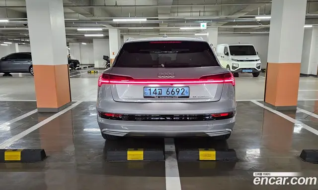 Audi e-tron 2020 автомат (гидро), миниатюра 6