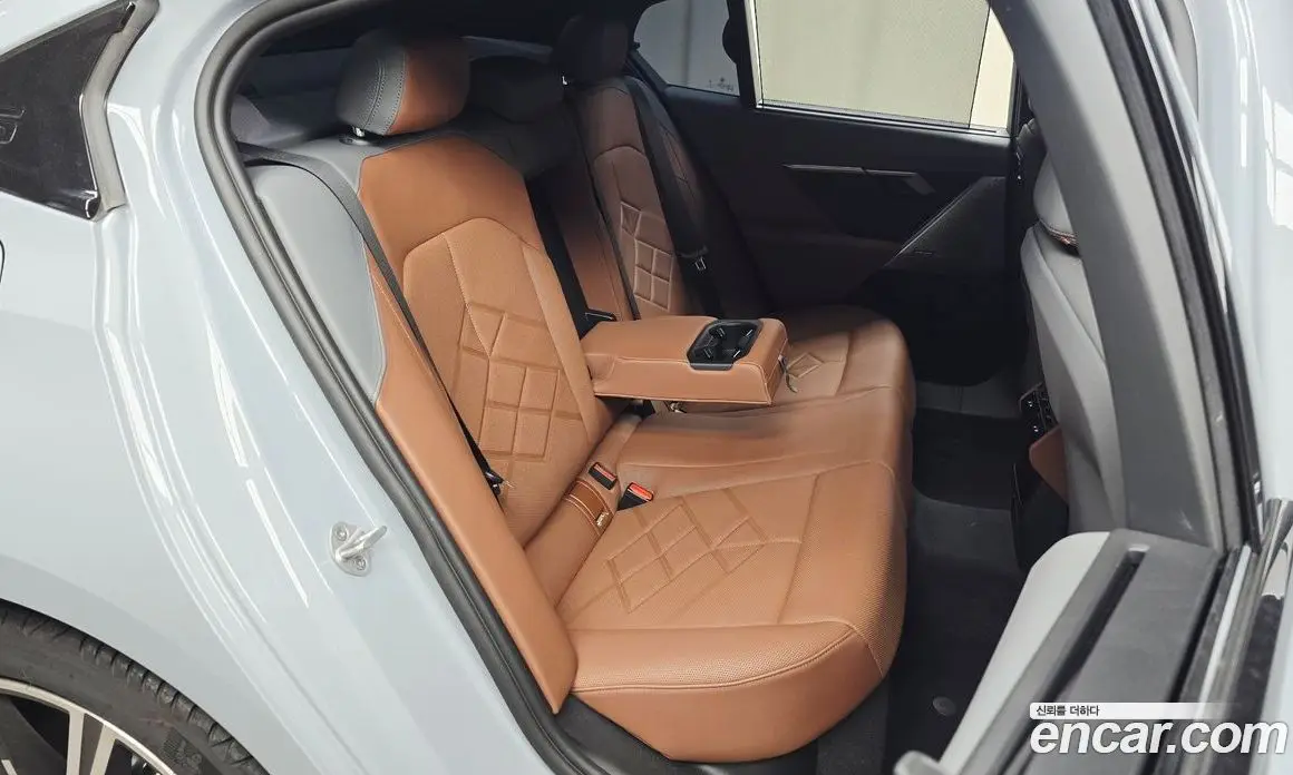 BMW 5 серия 2025 2.0 автомат (гидро), фото 16