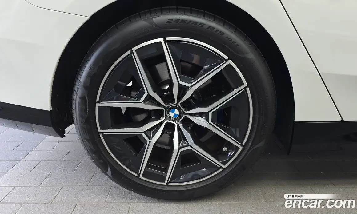 BMW 5 серия 2025 2.0 автомат (гидро), фото 5 BMW 5 серия 2025 2.0 автомат (гидро), фото 5