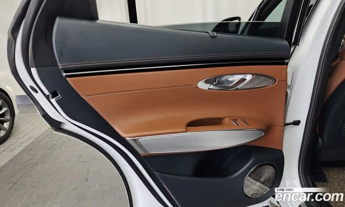 Genesis GV70 2021 2.5 автомат (гидро), фото 15 Genesis GV70 2021 2.5 автомат (гидро), фото 15