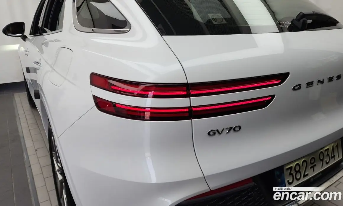 Genesis GV70 2021 2.5 автомат (гидро), фото 9 Genesis GV70 2021 2.5 автомат (гидро), фото 9