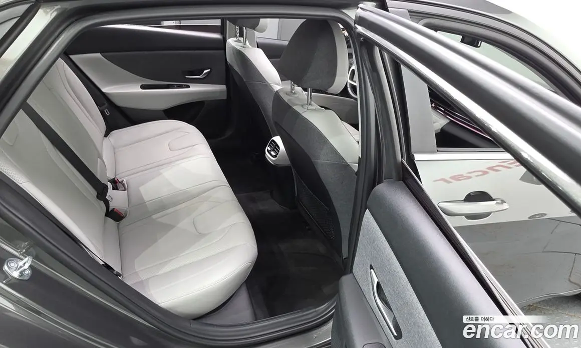 Hyundai Avante 2023 1.6 автомат (гидро), фото 17